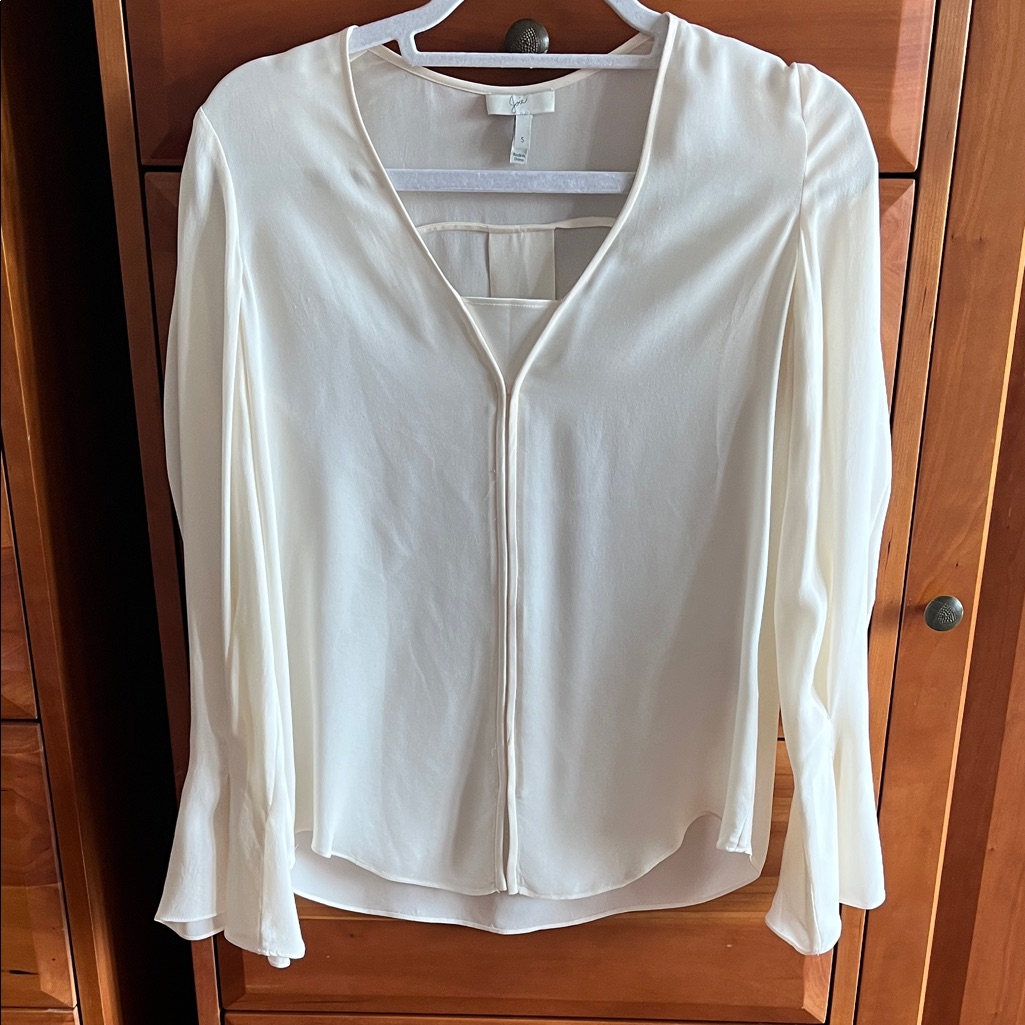 Joie Latacia Silk Top In Excellent Condition! Romantic, Free Flowing. Size Small